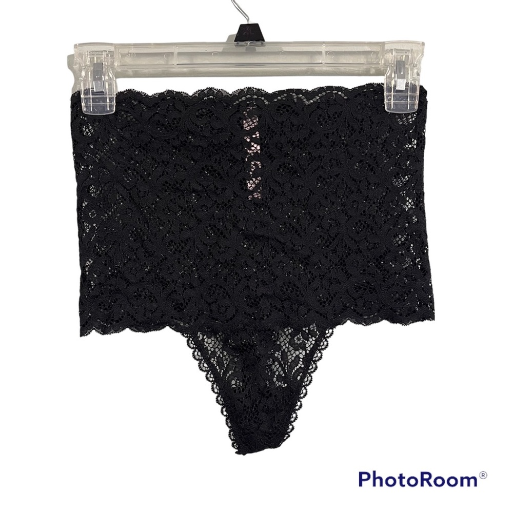 Victoria’s Secret size S/P black lace thong/string panties